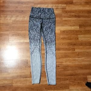 Lululemon Wunder Under HR size 4